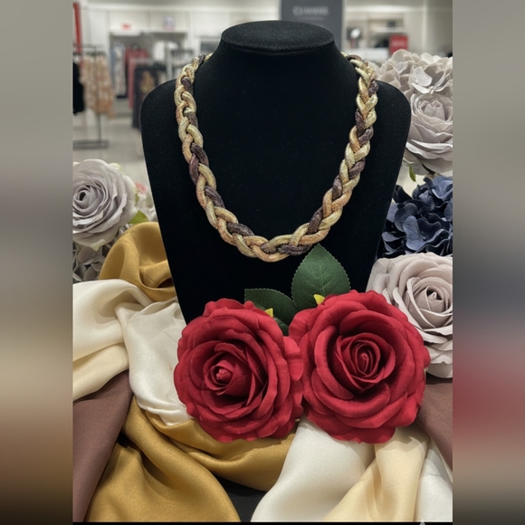 Necklace - Picture 7 of 8